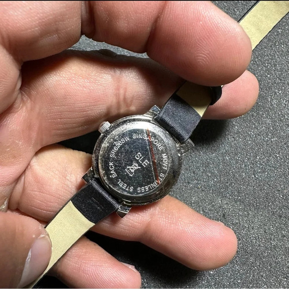 SLE Ladies Quartz Watch Silver Tone Silver Dial Black Band Working New Battery - Picture 9 of 9